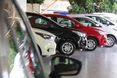 Venda de veículos novos cai 21% e concessionárias "brigam" por cliente