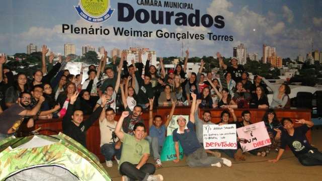 Estudantes ignoram recomenda&ccedil;&atilde;o do MPE e permanecem na C&acirc;mara