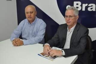 O presidente municipal, Carlos Assis, e o vice Carlos Miranda, esperam até 500 filiados do PSDB na eleição deste domingo (Foto: Marcelo Calazans)