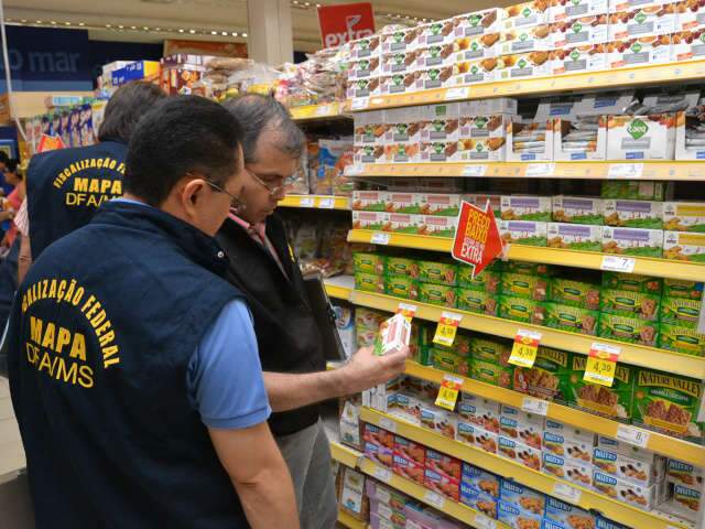  Sem acordo com Governo, servidores federais mostram servi&ccedil;o para pressionar