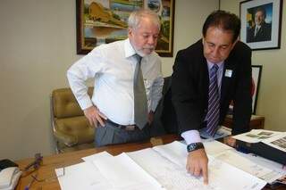 Biffi com o ex-prefeito Marcos Pacco; deputado depõe como convidado (Foto: Arquivo)