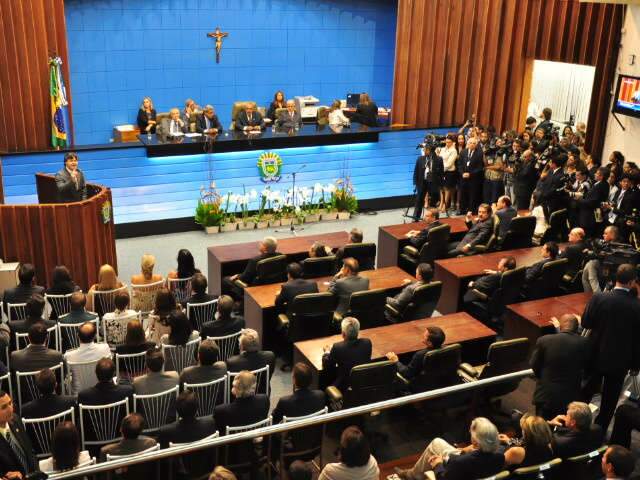  Assembleia abre ano com sess&atilde;o concorrida e cita&ccedil;&otilde;es de fil&oacute;sofos famosos