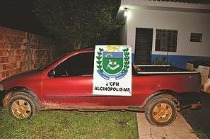 Cinco pessoas s&atilde;o presas com 2 mil caixas de cigarros contrabandeados