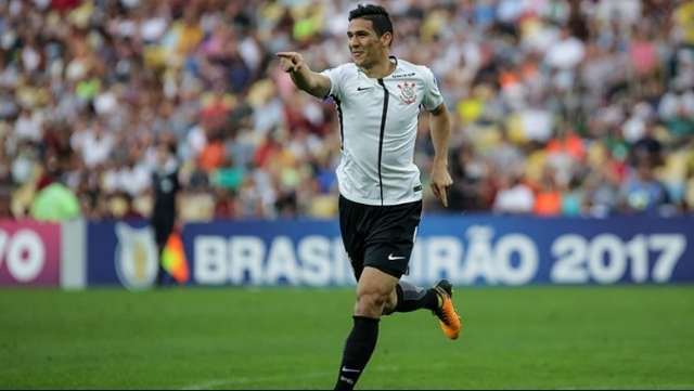 Corinthians vence o Fluminense fora de casa e volta a abrir vantagem