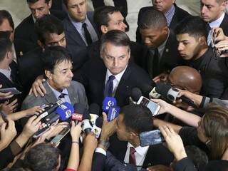 Bolsonaro afirma ter o interesse pessoal, como vítima, para recorrer da absolvição de Adélio Bispo. (Foto: Antônio Cruz/Agência Brasil/Arquivo)