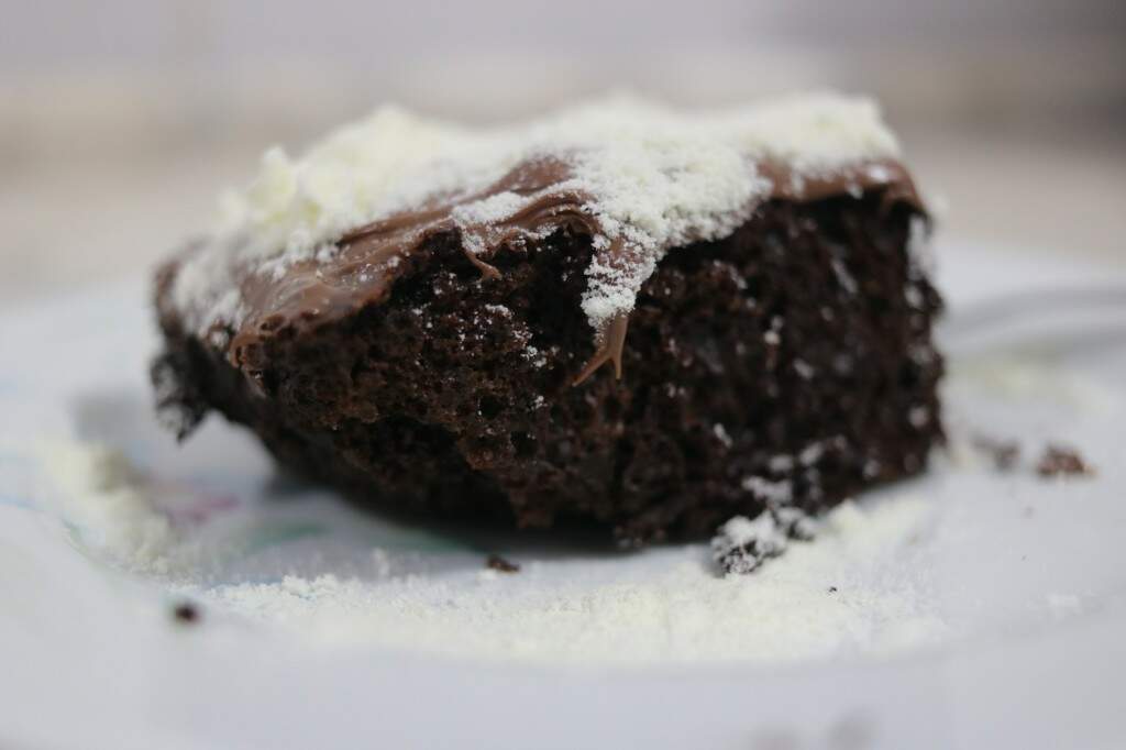 Receita de bolo de trigo simples para fazer em minutos; fica uma