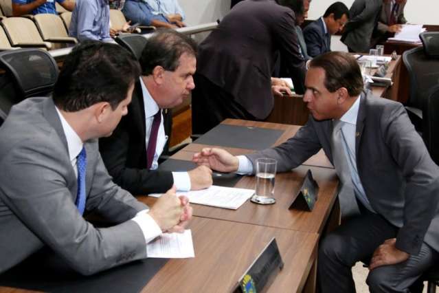 Assembleia oficializa comiss&atilde;o especial que avalia PEC do Limite de Gastos