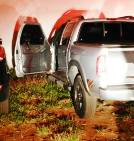 Homem mata jovem em casa noturna, foge, troca tiros com a pol&iacute;cia e morre