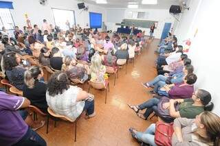 Professores de Dourados fizeram assembleia hoje. (Foto:  Ademir Almeida/Dourados News)