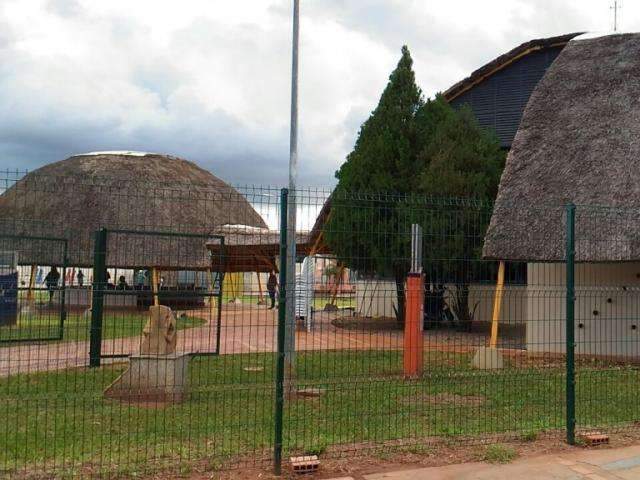 Com ajuda do Canad&aacute;, prefeitura entrega revitaliza&ccedil;&atilde;o de memorial