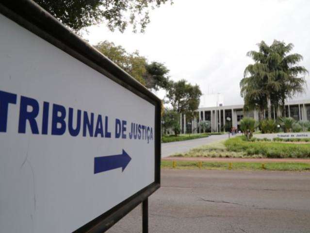 Justi&ccedil;a muda data de feriados e &ldquo;enforca&rdquo; cinco dias de trabalho