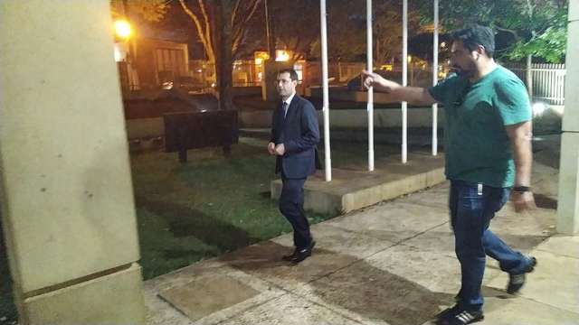 Juiz manda prender dois vereadores durante sess&atilde;o da C&acirc;mara