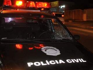 Viatura dirigida por policial atropelou idoso de 83 anos nesta noite (Foto: Alcides Neto)