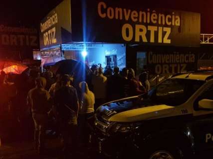 Dono de conveni&ecirc;ncia envolvido com o tr&aacute;fico &eacute; morto por pistoleiros