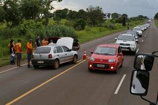 Motoristas tiveram que ter paciência e congestionamento chegou a sete quilômetros. (Foto: Gerson Walber)