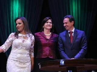 Ex-secretária Ilza Mateus (no meio), com o prefeito Marquinhos Trad (PSD) e a vice Adriane Lopes (PEN), no dia da posse em 1º de janeiro de 2017.
(Foto: Marcos Ermínio/Arquivo).