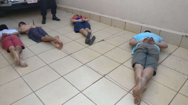 PF encontra arsenal e prende quatro homens na fronteira com o Paraguai