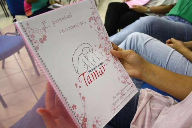 Ap&oacute;s abuso sexual, formatura em grupo de apoio marca retorno &agrave; vida 