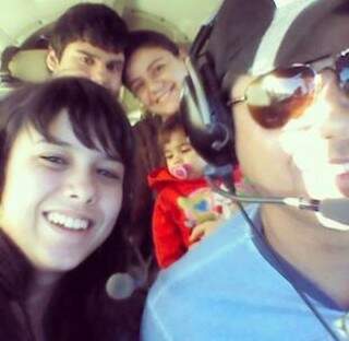 Último Dia dos Pais, em agosto de 2013, família passeou de avião com o pai. (Foto: Arquivo Pessoal)