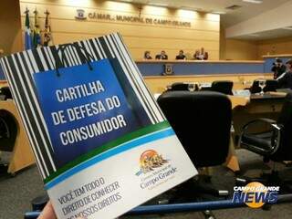 A primeira edição da Cartilha da Câmara Municipal, lançada em 2014 (Foto: Campo Grande News/Arquivo)