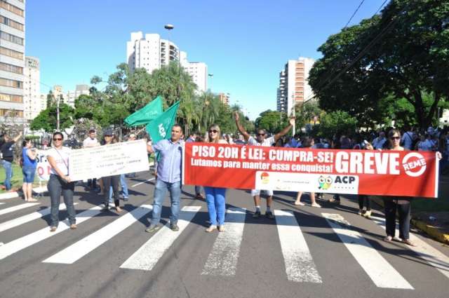 Prefeitura diz que n&atilde;o h&aacute; proposta em an&aacute;lise para por fim &agrave; greve da educa&ccedil;&atilde;o