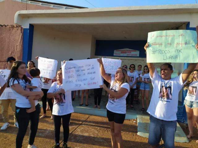 Familiares E Amigos De Jovem Morta Por Garrafada Protestam Contra