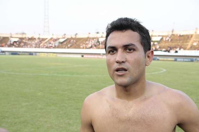 Ex-Cene faz o quarto gol da Portuguesa sobre o Corinthians no Moren&atilde;o 