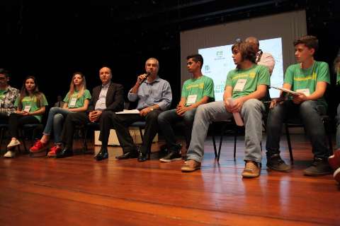 Ex-líder estudantil, Reinaldo fala com líderes de escolas no Dia do Estudante