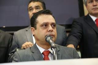 O presidente da Câmara, em exercício, Flávio César, busca participação de entidades para legitimar trabalhos da Comissão de Ética (Foto: Fernando Antunes)