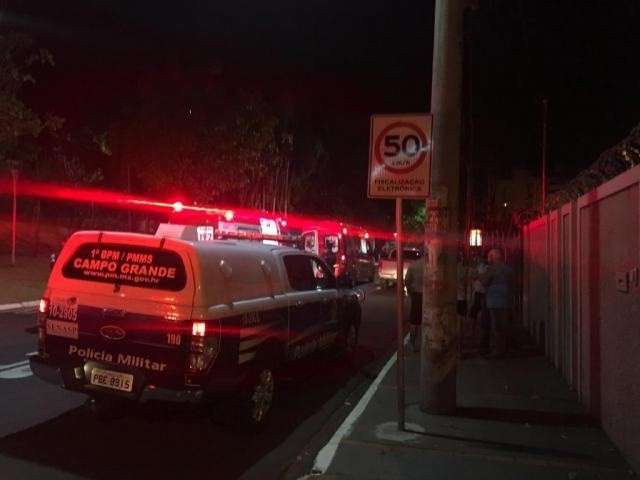 &Eacute; grave estado de sa&uacute;de de vizinho esfaqueado durante briga na Orla Morena