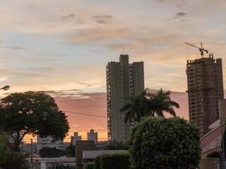 Previsão para Campo Grande é de temperatura de até 33°C nesta segunda-feira. (Foto: Henrique Kawaminami)