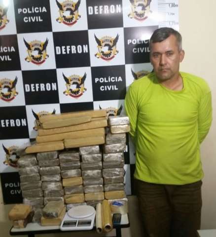 Defron prende homem que abastecia &ldquo;bocas&rdquo; vendendo maconha por R$ 200