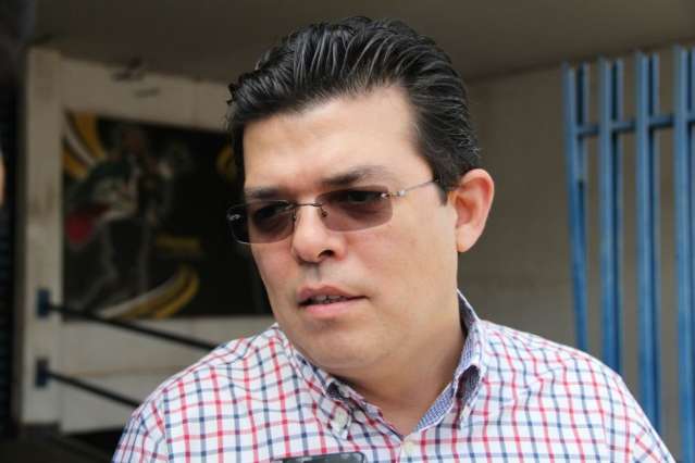 Olarte diz que cogitou, mas ainda n&atilde;o decidiu cancelar show da virada
