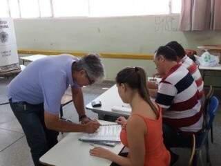 Alex vota na Escola Estadual Joaquim Murtinho (Foto: divulgação)