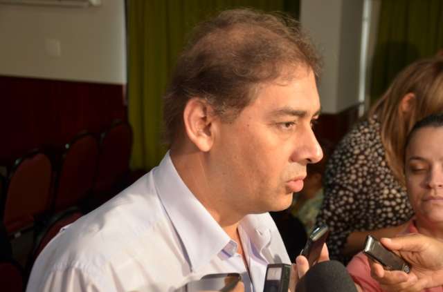 Prefeito n&atilde;o admite erro e culpa vereadores por aus&ecirc;ncia de Freire