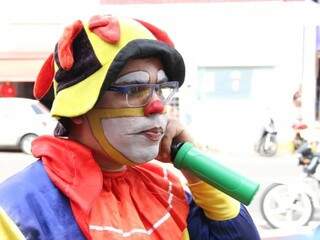 Putuco lembra do dia em que saiu sem maquiagem, mas com o espírito do palhaço. (Foto: Marcos Ermínio)