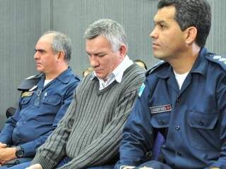 Major Sérgio Carvalho, ao centro, durante julgamento em 2011. (Foto: Arquivo Campo Grande News)