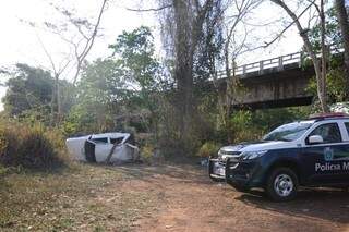 Uno caiu de ponte sobre o rio Jatobá, a 50 km de Campo Grande. (Foto: Paulo Francis)