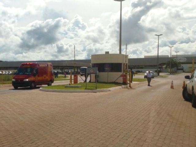 Bombeiro ainda trabalha para conter am&ocirc;nia ap&oacute;s vazamento em frigor&iacute;fico