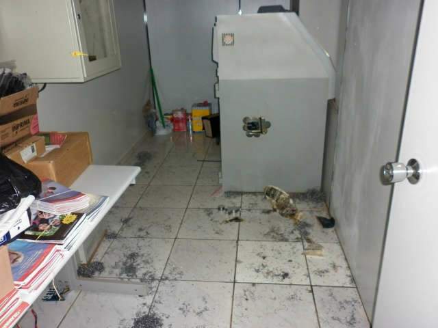  Bandidos arrombam cofre de ag&ecirc;ncia banc&aacute;ria e levam R$ 32,5 mil 