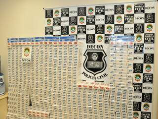 Agente estava com mais de 10 mil maços de cigarros. (Foto: João Garrigó)