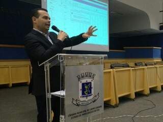 Secretário Marcelo Vilela apresentando balanço (Foto: Lucas Junot)