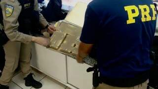 Boliviana &eacute; presa com 10 quilos de coca&iacute;na que entregaria na Capital