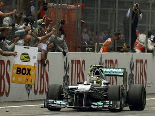 Alemão Nico Rosberg fez boa largada e terminou em primeiro em Xangai. (Foto: Reuters)
