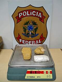 Droga estava dividida em três pacotes, dentro de uma sacola (Foto: divulgação)