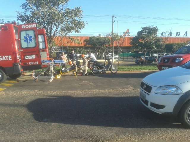 Motociclista cai em quebra-molas e tumultua tr&acirc;nsito na Coronel Antonino