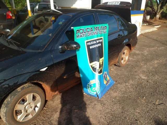 Carro &eacute; abandonado com mais de 180 quilos de maconha na MS-386