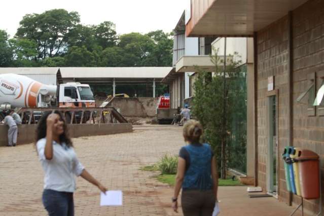 Fa&iacute;sca provoca inc&ecirc;ndio em fabrica e fere funcion&aacute;rio na Guaicurus