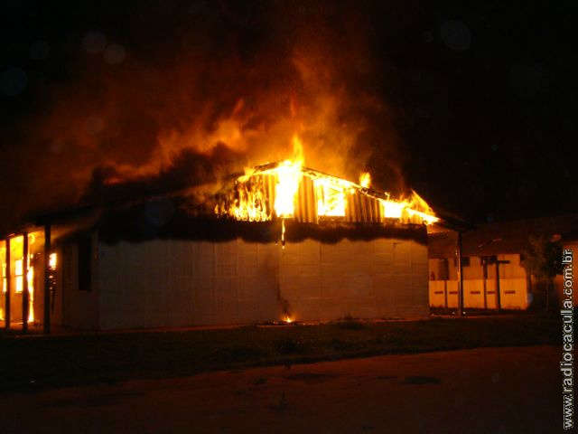  Trabalhadores de alojamento incendiado da Usiminas est&atilde;o em  greve desde 5&ordf;