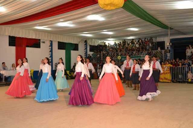 Festival re&uacute;ne 11 CTGs e comemora 25 anos de tradi&ccedil;&atilde;o ga&uacute;cha